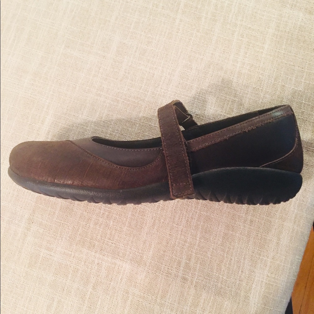 Naot Mary-Jane shoes with removable footbed. EUC!